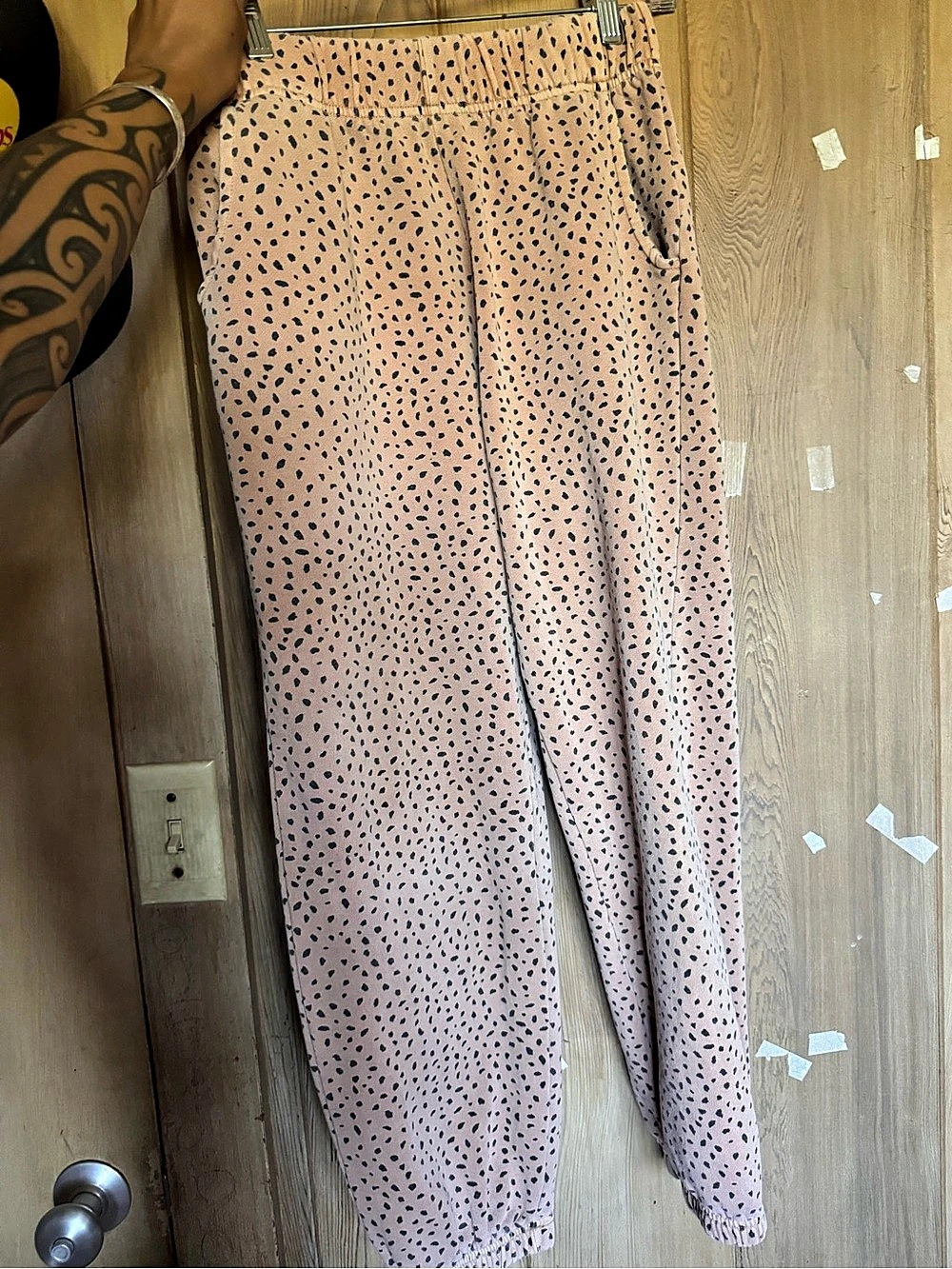Billabong Printed Jogger Pants in Pink & Black Size Medium